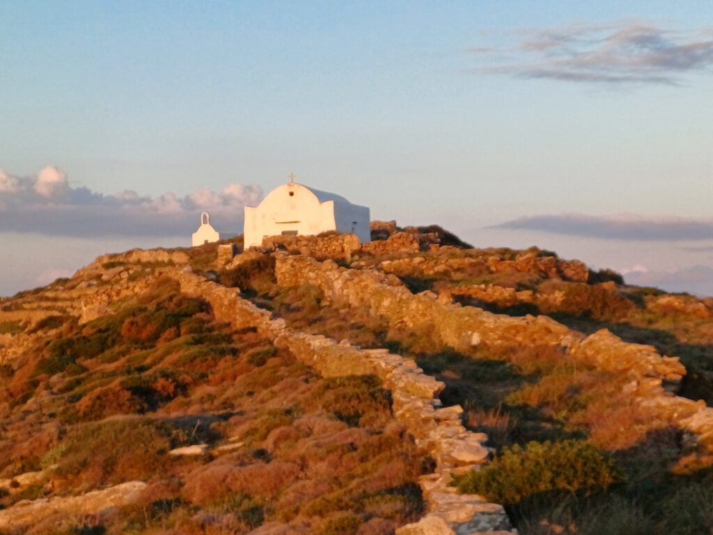 Φωτογραφία μονοπατιού στη Σίκινο από το Σύνδεσμο Σικινητών