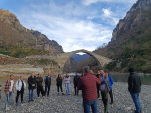 Η ΕΟΠ με τους σπουδαστές Συνοδούς Βουνού της ΣΑΕΚ Κόνιτσας στο Γεωπάρκο Βίκου-Αώου